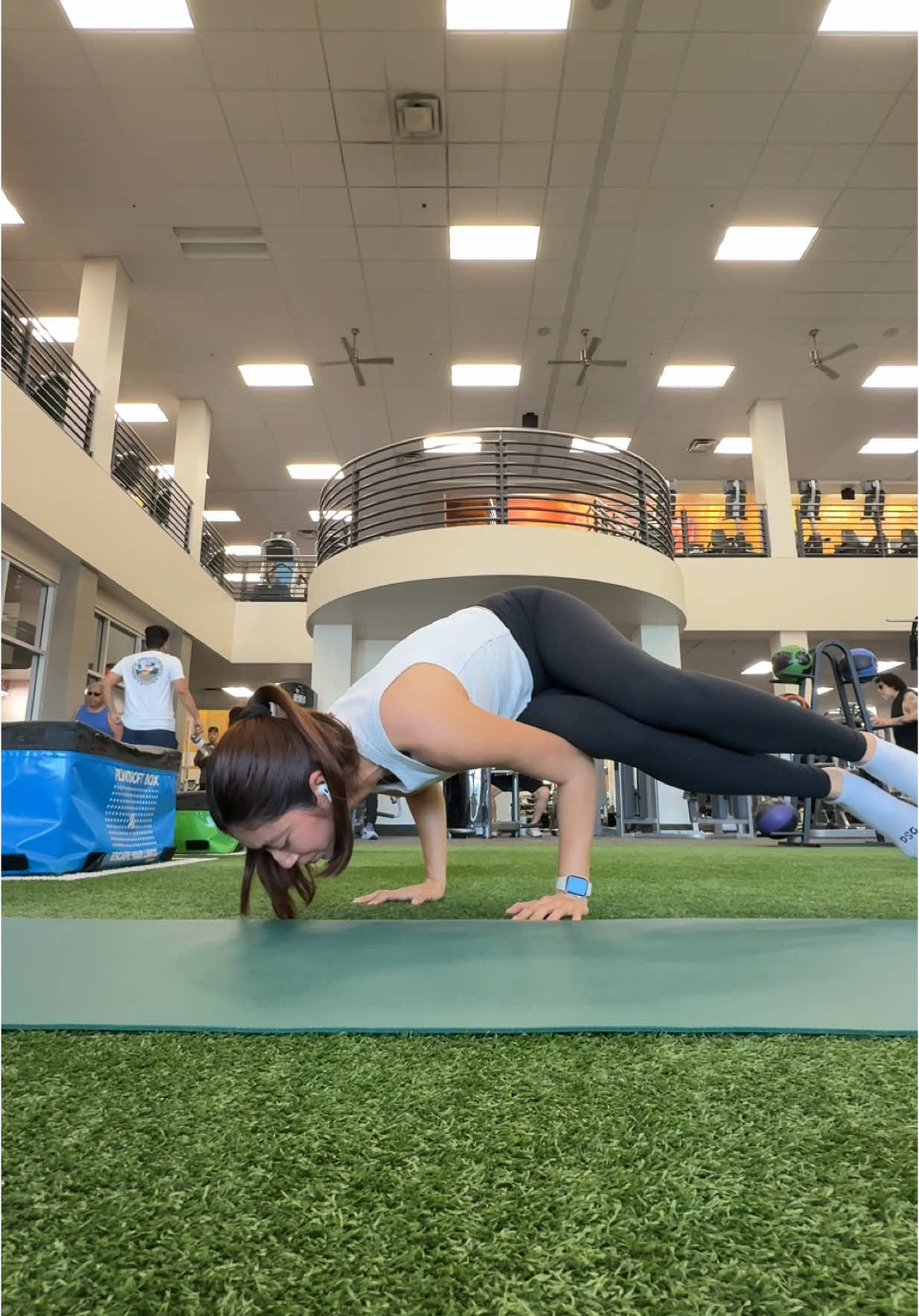 persistence is key 🔐 🧘‍♀️ #yoga #hotyoga #Fitness #gym #fyp #yogatok #GymTok #sidecrow #motivation 