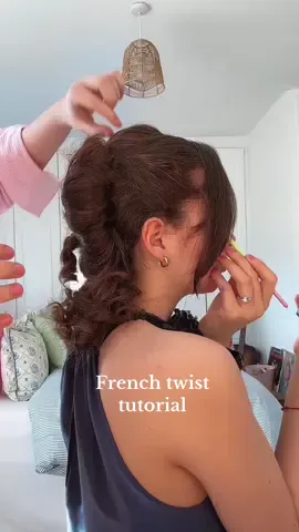 french twist tutorial on my sisters short hair☁️🫧⭐️#fyp #fyppp #hairtok #hairinspo #hairtutorials #easyhairstyles #relatable 