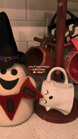 counting down the weeks until it’s officially October 🎃🤎🍂 #october #halloween #halloweenaesthetic #fallaesthetic #octobernights #falltok #halloweentok #pumpkinseason #cozyseason #pumpkinpatch #cozyvibes 