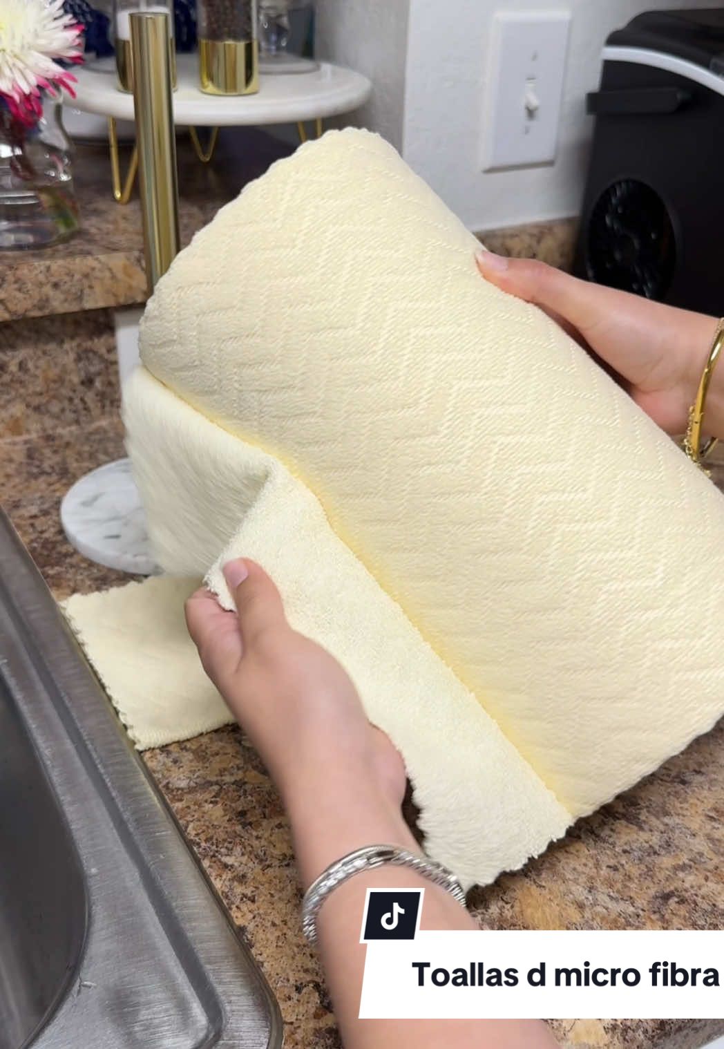 Rollo de 75 toallas de micro fibra de ido multiple  #microfiber #microfibertowel #towel #cleaning #washable #house #roll #reusable #toallasmicrofibra #toallasdemicrofibra #ahorro 