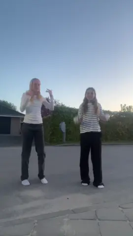 34.video #følg @Filippa♥️ @Augustaprivat💞 @Augusta♥️ #bedsteduo😍 #besties♥️ 