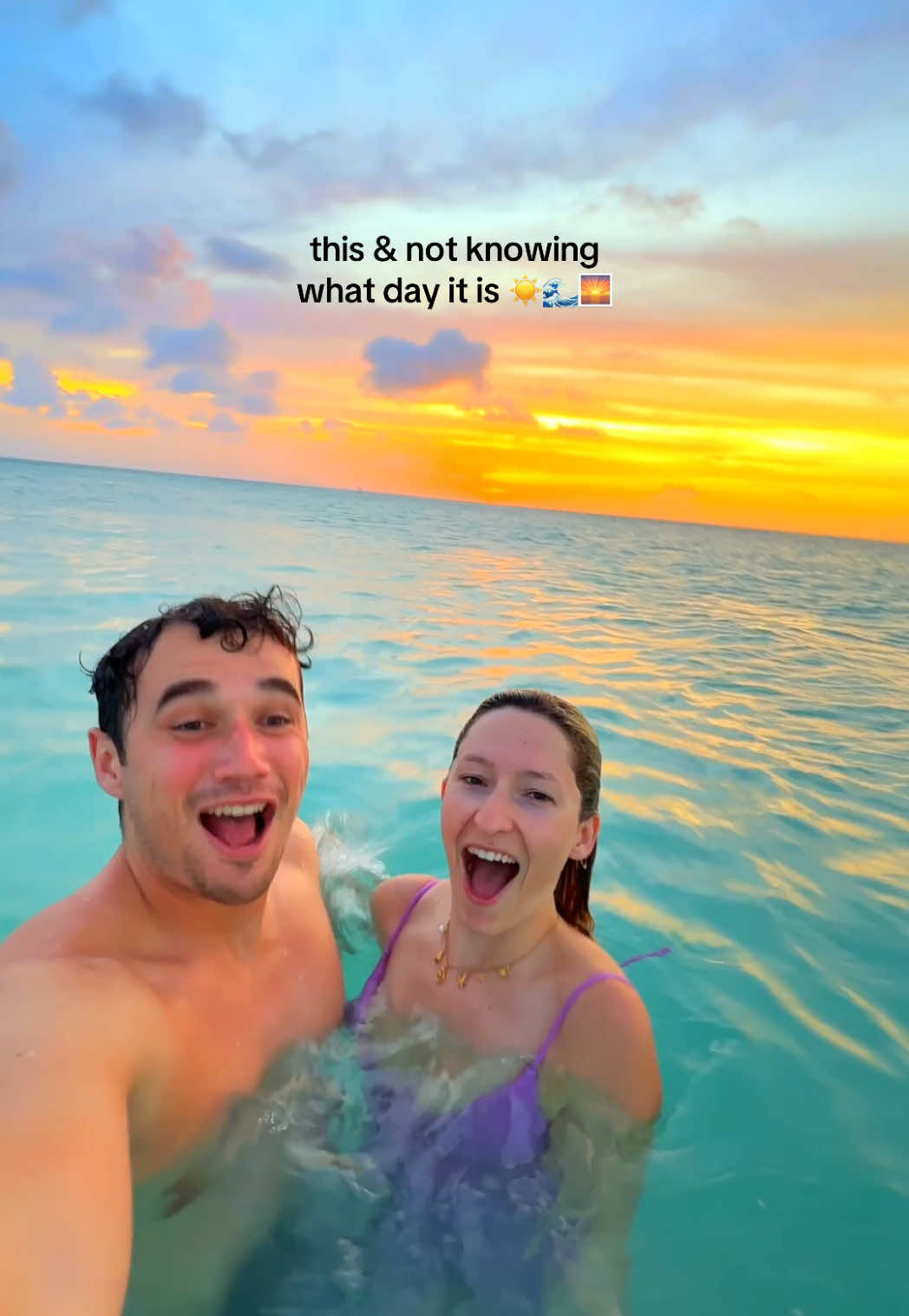 All I want is to go swimming during sunset everyday together with you 🫶🏼🥹🌅 #aruba #eaglebeach #travelcouple #coupletravel #adventurecouple 