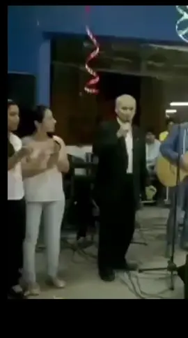 🇵🇪🚨📽 *VIDEO INÉDITO!! El cardenal Prevost (hoy Papa León XIV) Cantando 'Feliz Navidad'* con los jóvenes.🎼🎵🎤🎅 🇵🇪 ♥️🤍♥️ #peru #fypシ゚viral #fy #fyp #peruanosenelmundo  #IGLESIA #creatorsearchinsights 