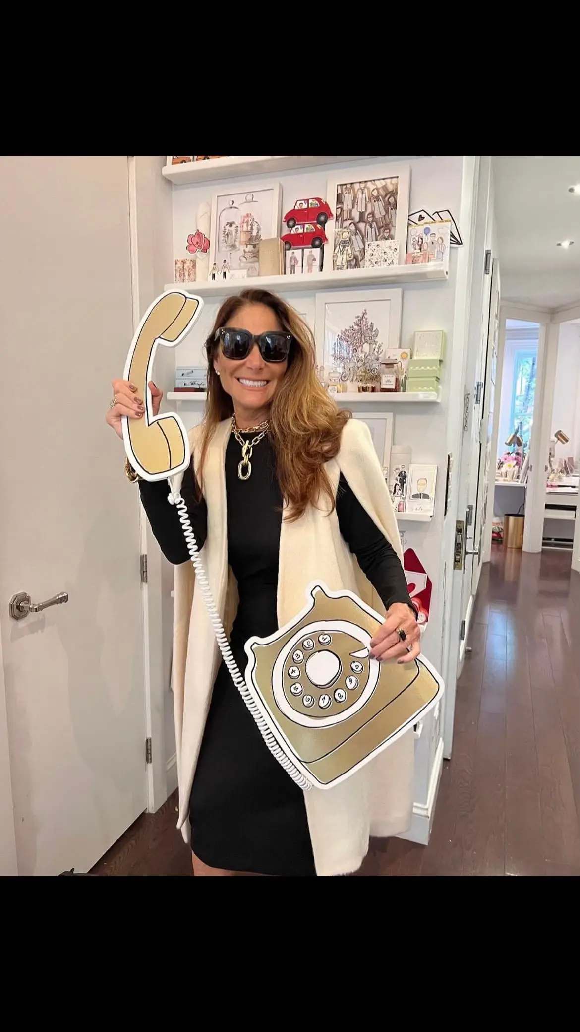 Picking up the phone😇 to a new life 🌹