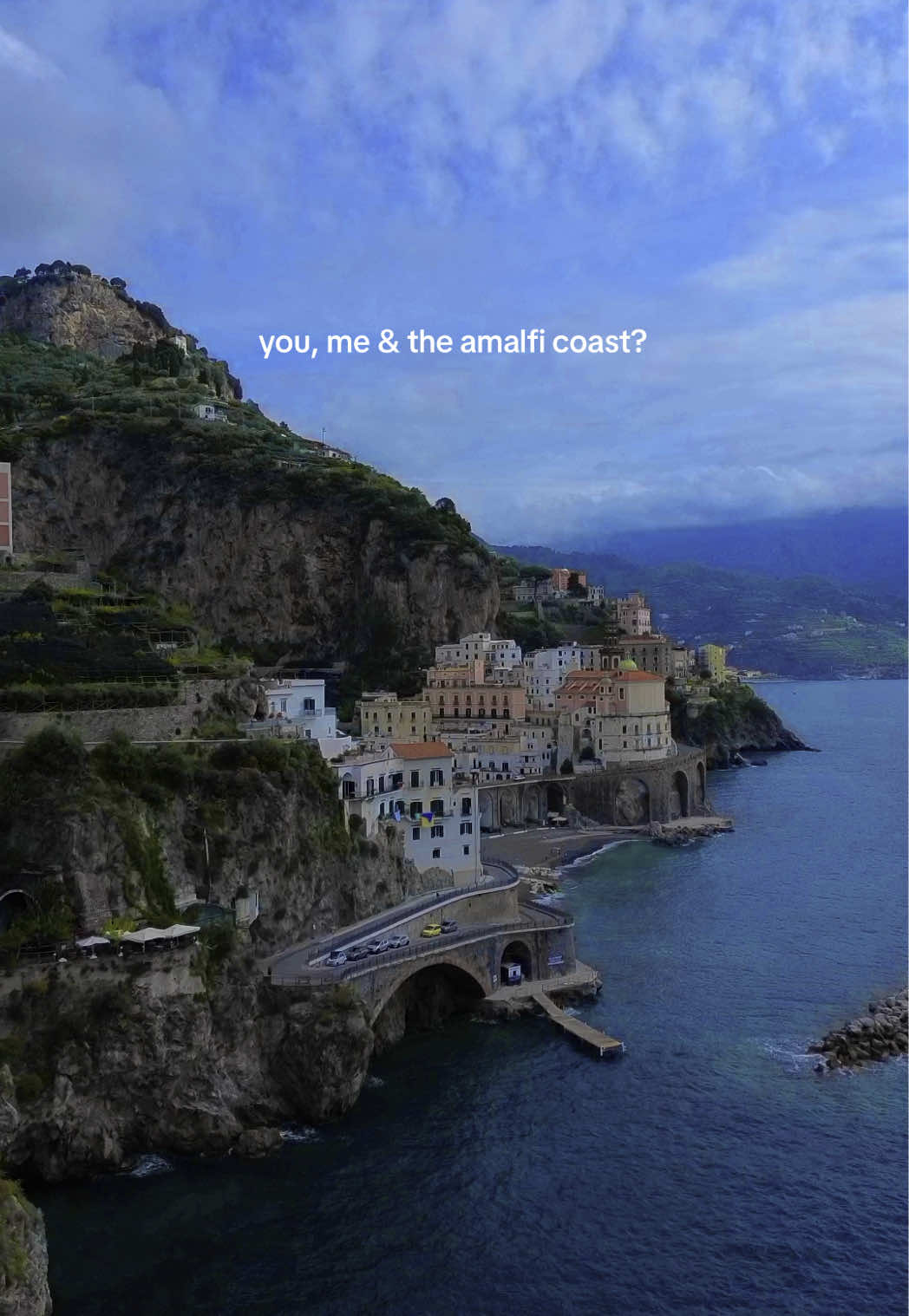 did someone say Italian summer? 🌞⛱️🐠🍝 #europeansummer #amalficoast #positano #naples #amalfi #italiansummer #italy #traveltok #italia 