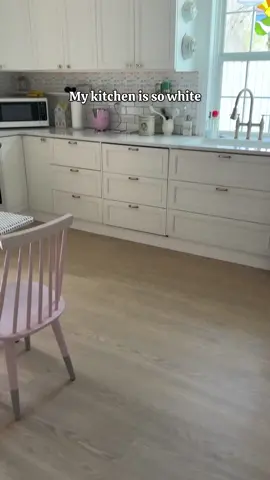 Pink scallops and zero regrets! Color is coming to this white kitchen! 💗🎀🎨💅