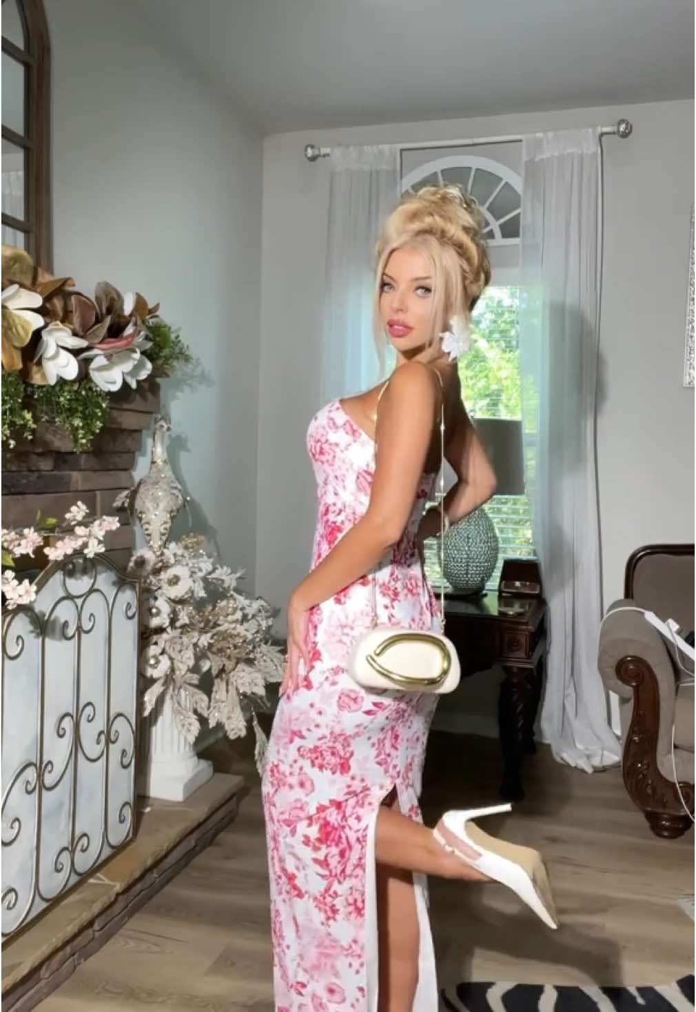 Graceful Elegance🌸@Thats So Fetch 🌸The Luxury Floral Maxi Dress✨✨✨✨✨✨ (I'm wearing size 2, standing at 5'4