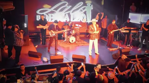 Tengo Que Llorar - Lalo y los descalzos #laloylosdescalzos #romantico #temazos #jauminapy #paraguai #letrasdecanciones #kachaca #mexico🇲🇽 #musica 