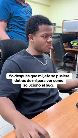 Momento de entrar en pánico 😰😱 #bug #programacion #programador #meme #humor 