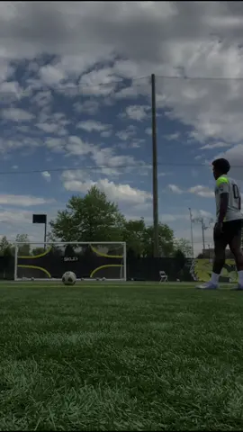 Freekick practice #collegesoccer #offseason #freekick #training #football #soccertiktok #grind #fyp 