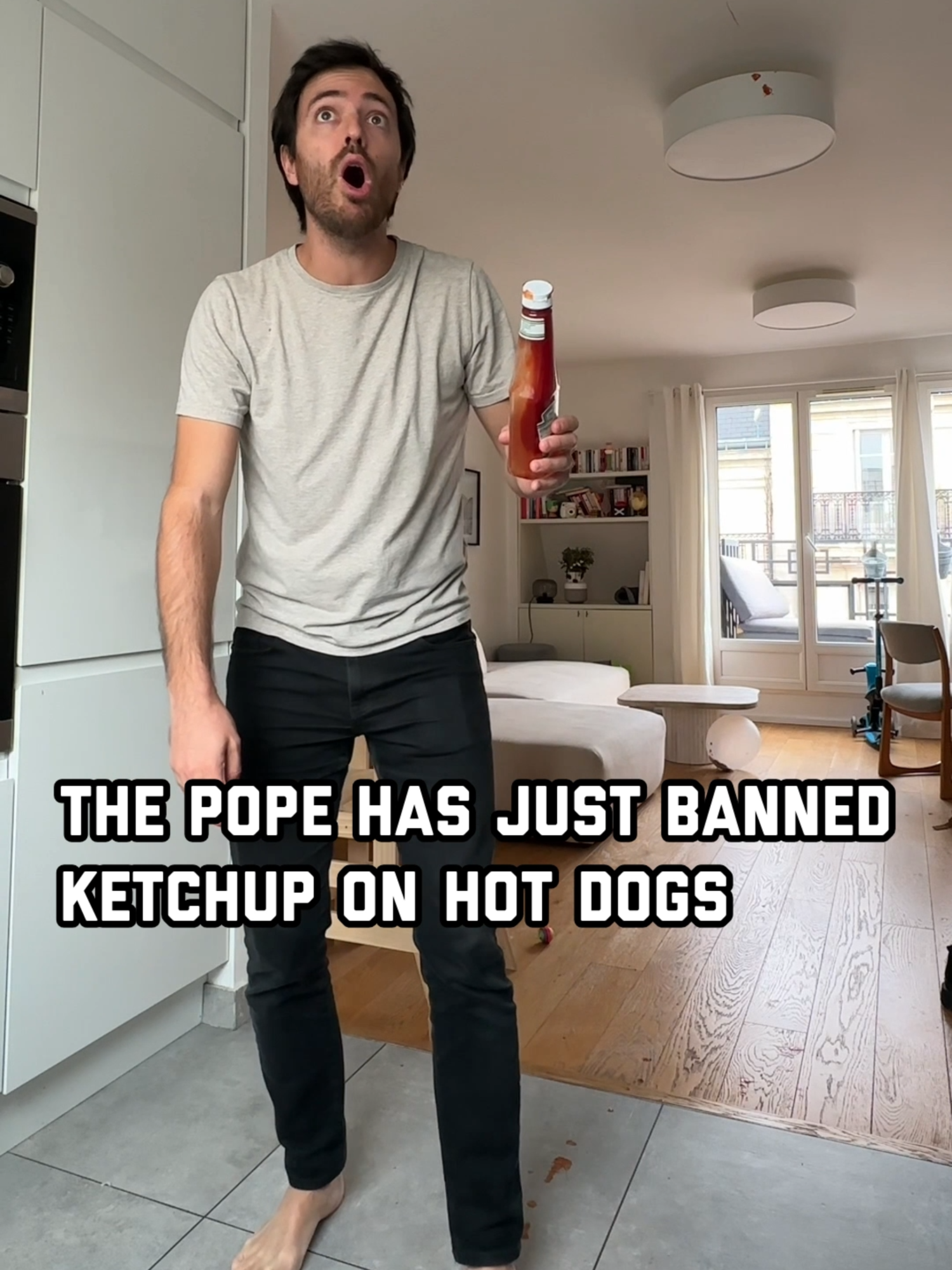 How many napkins would this take? #fails #ChicagoPope #PopeLeoXIV #NoKetchupAllowed #ChicagoStyleOnly #KetchupIsSin #RespectTheDog