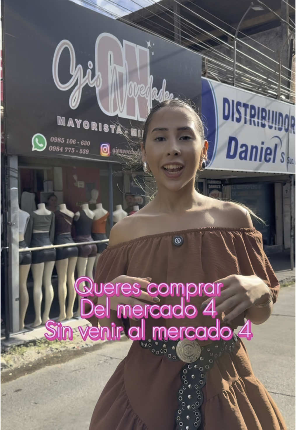 ¿Querés llevarte las mejores prendas del Mercado 4… sin venir al Mercado 4? ¡Es posible y más fácil de lo que imaginás!🤩 Si querés hacer tu pedido sin moverte de donde estás, tenemos grupos mayoristas especiales donde podés comprar al por mayor sin pisar el mercado. Pedí, reservá y retiralo — así de simple.😉 Te esperamos este domingo de 8:00 a 12:30 con todas las prendas a precio mayorista desde una unidad.🥰 #gionovedades #ñañalasdelmercado4 #mercado4py #fyp #chisme 