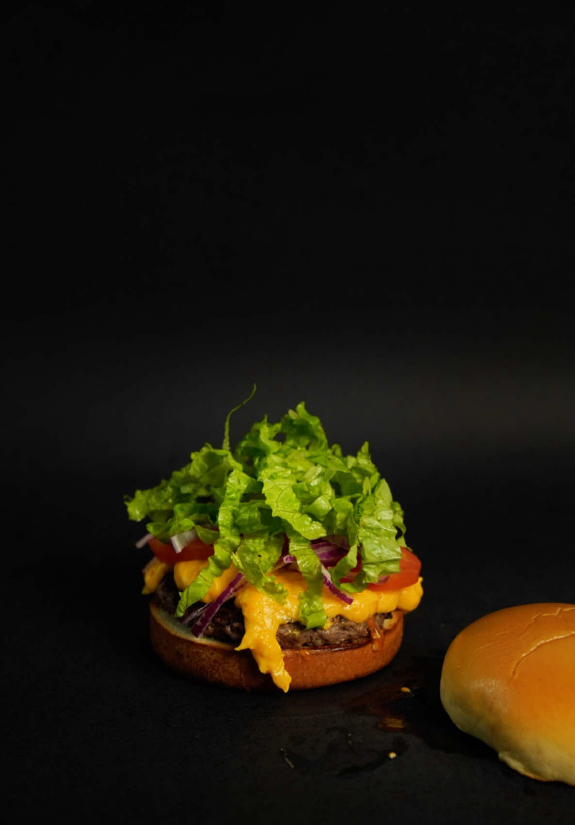 Você piscou… e o hambúrguer apareceu! 🍔✨ Esse vídeo foi feito com a técnica de stop-motion, onde cada movimento é clicado quadro a quadro — um trabalho artesanal, assim como este lanches! Assiste até o final e comenta se você curte esse estilo de vídeo! 🎥🔥 #StopMotion #TopLanches #BurgerArtesanal #FeitoComAmor #VídeoCriativo #ComidaComEstilo #Foodie #HamburguerDoDia #ReelsBrasil
