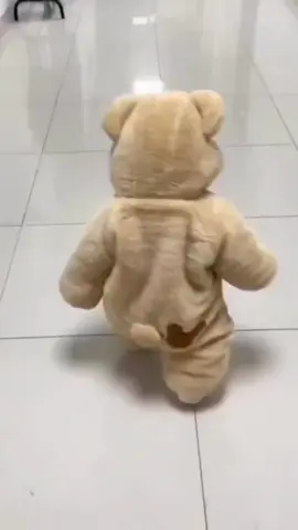 🐑 Macacão Infantil Bebê Pelúcia Pele de Carneiro – Conforto e Estilo para Meninos e Meninas Mantenha seu bebê aquecido e confortável nos dias frios com este encantador macacão de pelúcia, que imita a suavidade da pele de carneiro. Projetado para meninos e meninas, é a escolha perfeita para garantir o bem-estar dos pequenos com muito charme. lojatiemi.com.br +1 Mercado Livre +1 ✨ Destaques do Produto: Material Aconchegante: Confeccionado em pelúcia de alta qualidade, proporcionando toque macio e agradável à pele sensível do bebê. Design Funcional: Capuz com orelhinhas e abertura frontal com zíper ou botões de pressão, facilitando o vestir e despir.#bebe #viralvideos #achadinhos #moletom#infantil #criança 