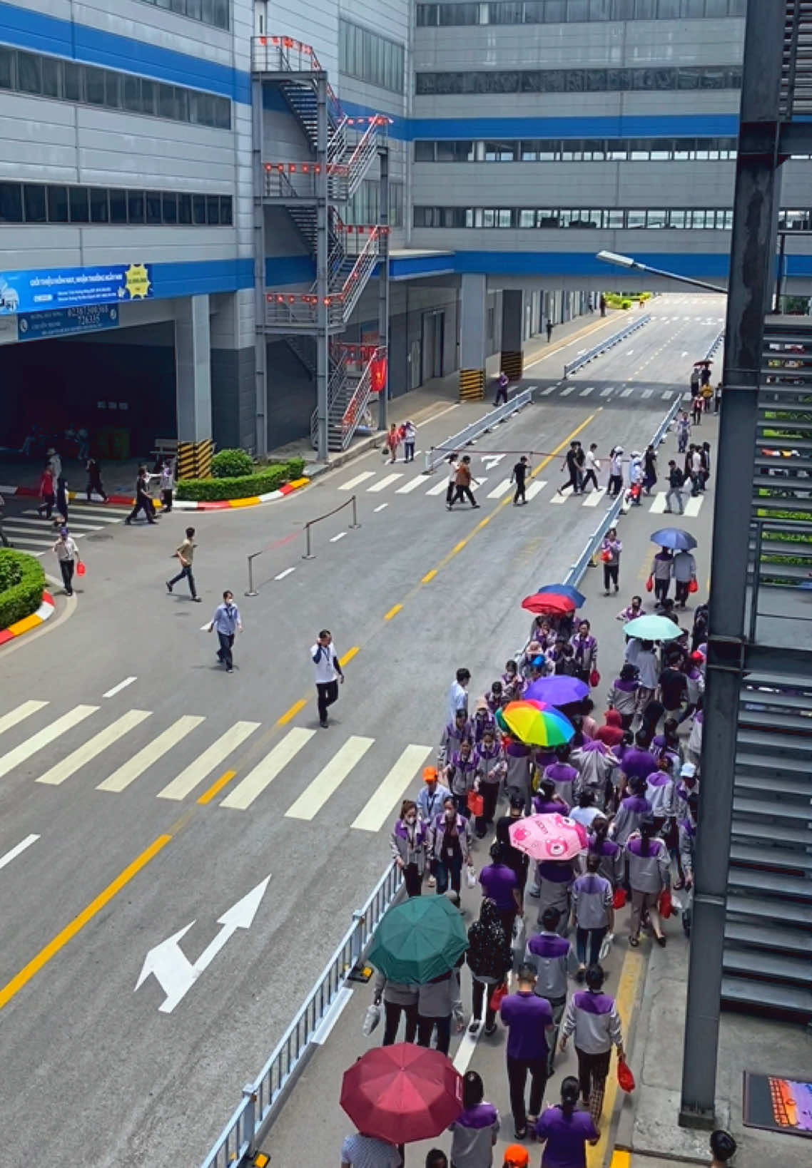 Mục đích của bạn vào cty là gì..? Kiếm tiền.? Kiếm n.y..? #luxshareict #visipnghean #côngnhân #visip #luxshare #congnhan 