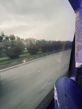Tình yêu không phải là tìm một người hoàn hảo,mà là học cách nhìn thấy sự hoàn hảo trong một người không hoàn hảo…