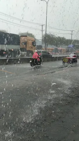 Sài Gòn mưa lớn quá lớn, chỗ mọi người sao rồi?