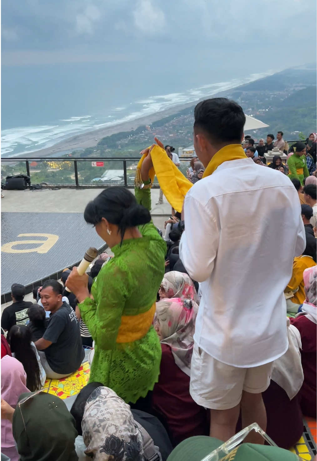 centiliiii🤣 @Centili Dance Group @obelixseaview #jogjaistimewa #centilidancegroup #obelixseaview #obelixseaviewjogja #fypシ゚viraltiktok #fyppppppppppppppppppppppp 