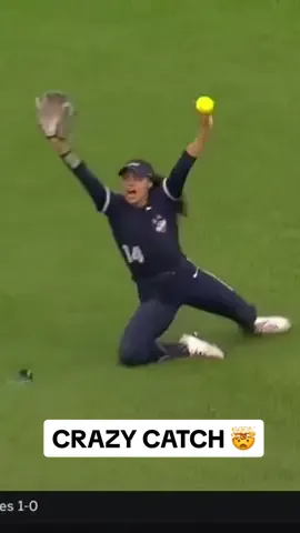 CRAZY CATCH BY @Lexi Hastings 🤯 #NCAASoftball #SCTop10 x 🎥 FS2  #softball #catch #crazy #reaction #fyp #foryoupage 