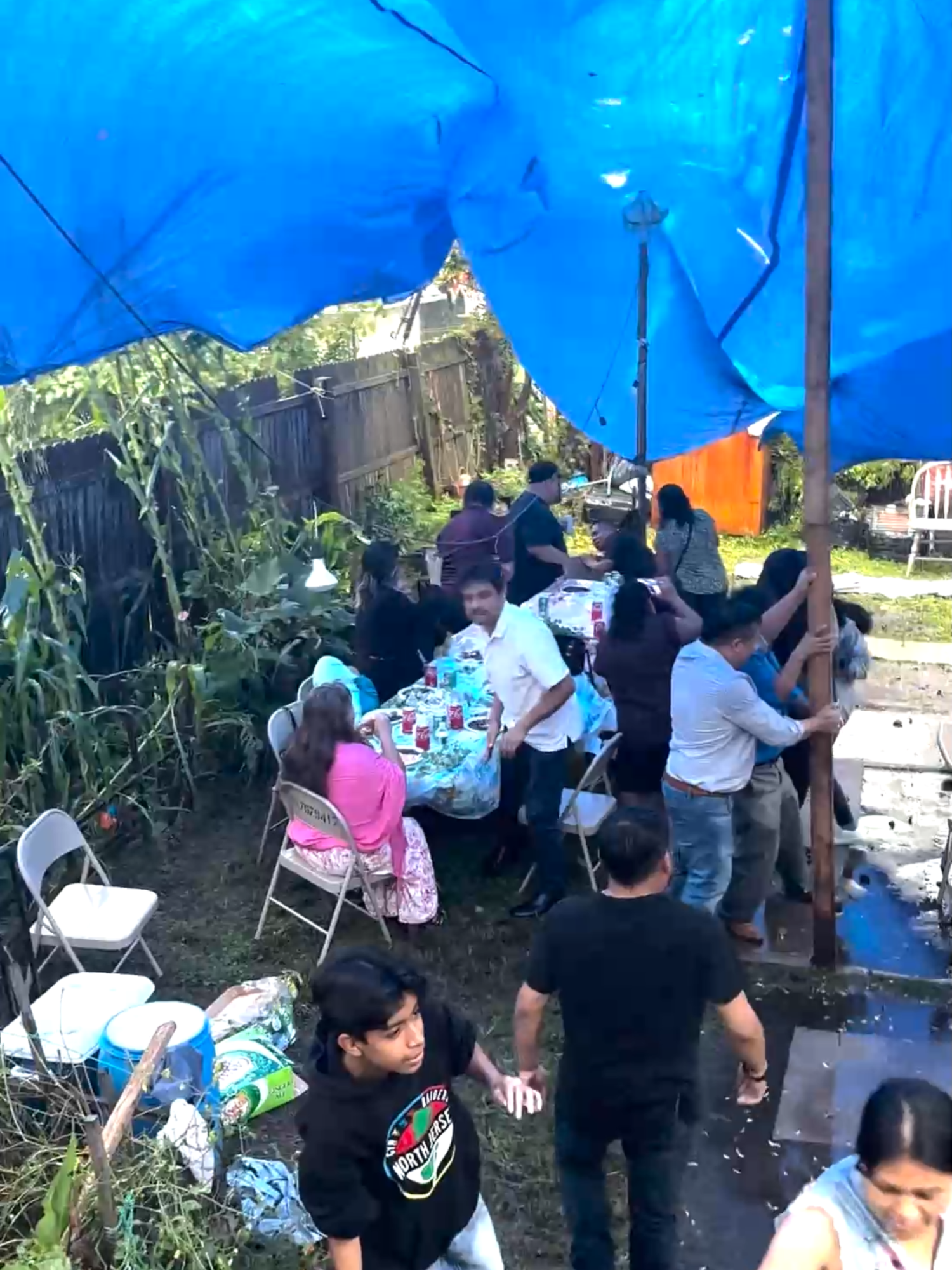 nos agarro la lluvia enplena pachanga video chistoso #nosagarrolalluvia #plenapachanga #fliy #fiestaarruinada #fiesta #fiestaarrinadaporlalluvia