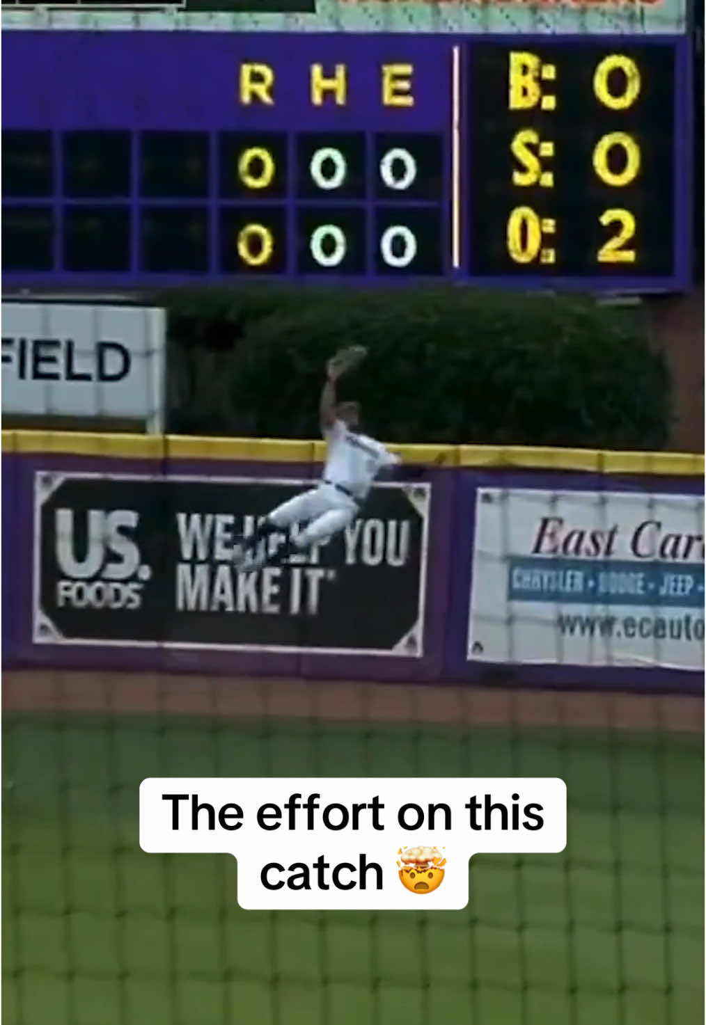 The amount of ground covered on this catch 😳 #baseball #college #highlight 