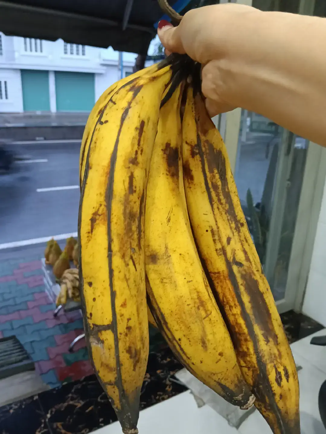 chuối tá quạ mua về hấp hoặc luộc ăn ngon ngọt lắm 
