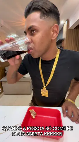 QUE AGONIA 😭😭😭😭✋🏽 . . #sagat #mulherdepreso🔓🕊👫💍 #humor #engracado #casal 