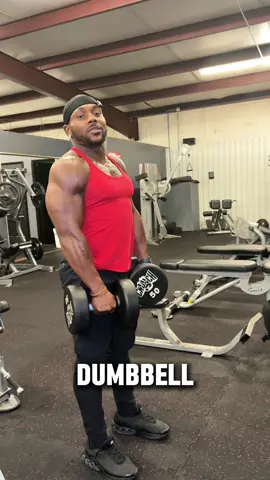 DB Shrugs the RIGHT way💪🏽✅#dumbellworkout #traps #backworkout #gymtips