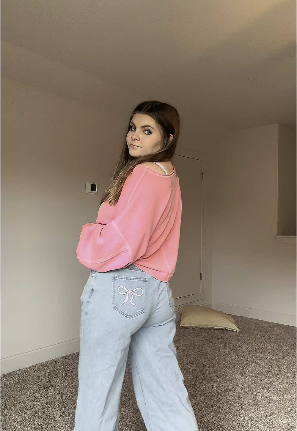 Do you need some new #jeans I found the most comfortable pair straight legged and cute #bow detail on the pockets #TikTokShop #tiktokaffiliateprogram #newclothes #shopping 