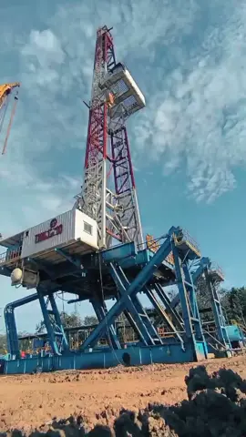 rig down ... #rig #drlling #drillingcrew #oilworker #oilfield #worksafely 