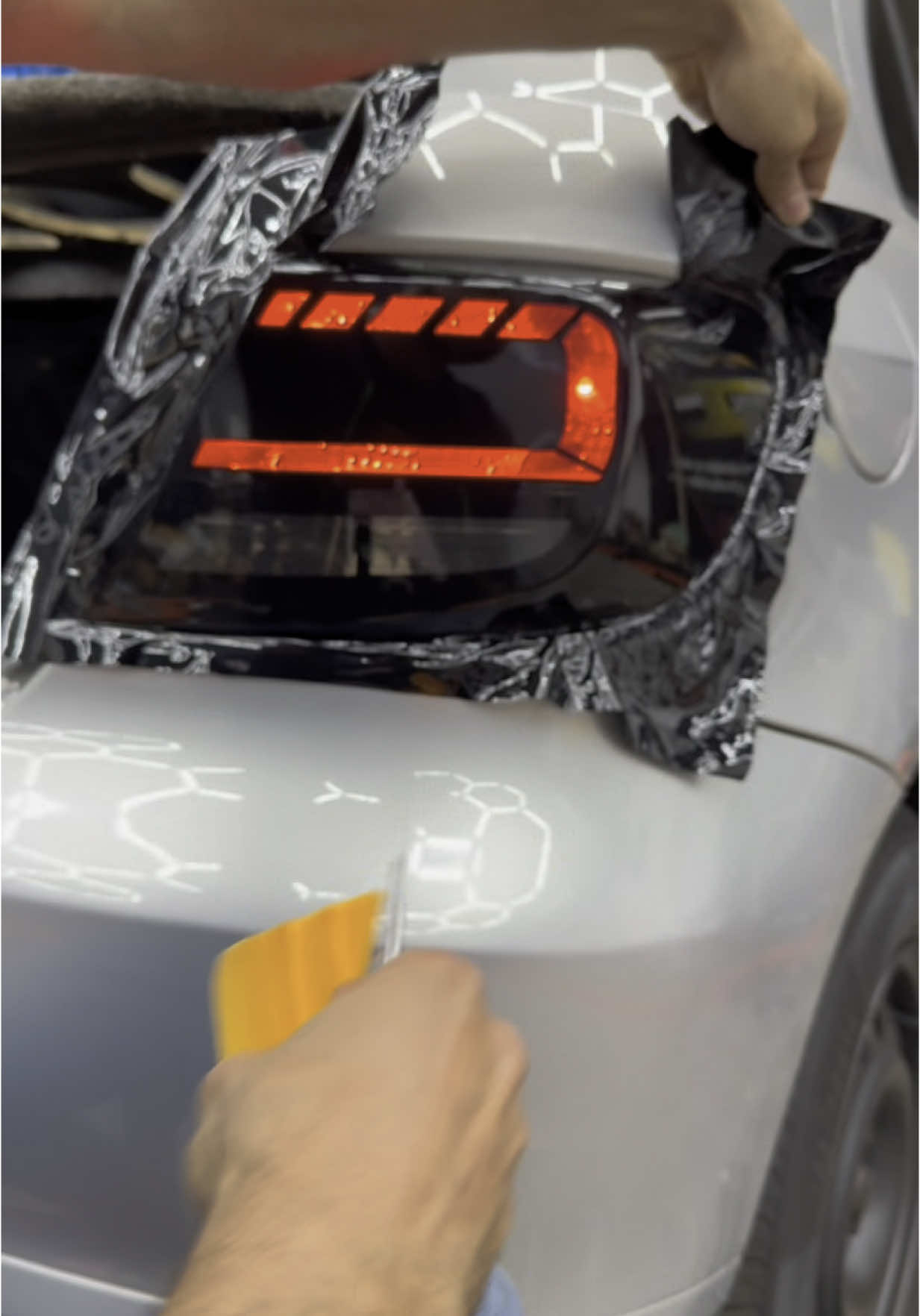 Comenta LANTERNA no meu privado, te envio o link desse adesivo para farol, Deixe seu GOL com um visual mais agressivo e estiloso! Com o adesivo de máscara negra para lanterna traseira, a transformação é rápida, fácil e sem dor de cabeça! Não precisa desmontar nada — é só aplicar e pronto! Ideal para quem curte um toque esportivo e exclusivo no carro. Destaque-se nas ruas com um detalhe que faz toda a diferença! Disponível para Gol G5 #golg5 #farol ##blackpiano #rells #videoviral #viralvideos 