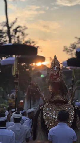 Sugre ratu Ritatkala ida tedun ring rahina kuningan, dumogi rahayu sareng sami🙏🙏 #sesuhunan #sesuhunanbali 