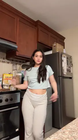 #fyp #trendingtiktok yung kulang nalang mag slomo na ako sa sayaw na to!😂✌️