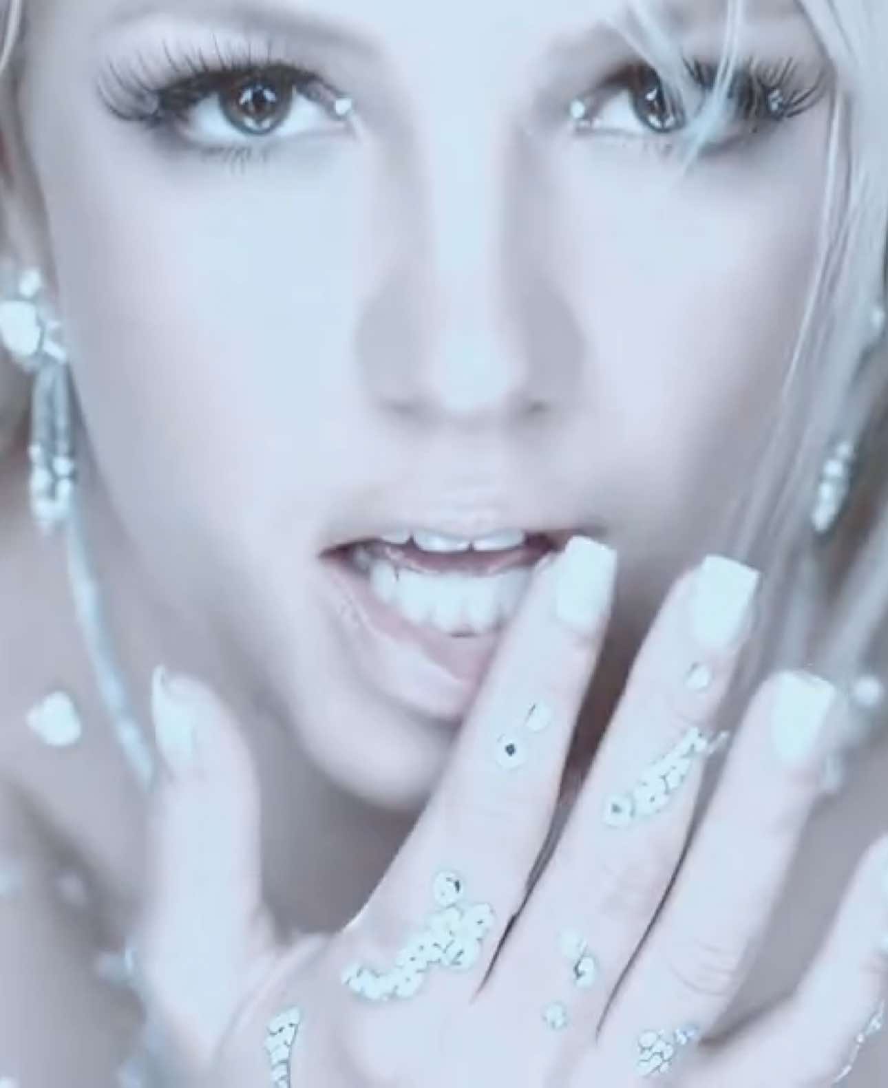 #BRITNEYSPEARS Outrageous 🤍 she would fill up Copacabana to the max and we all know it CLOCK ITT. | cc/ib: @s0urtms , scp/dt: @sqnnynoir | #britneyspearsedit #2000s #vmas #dancer #iconic #princessofpop #britney #vevo #copacabana | @dudis. @starkeyxzx @mistysvp @harleysqu1nn @spears.fffx @bateman.ffx @megnfx @2000slegend @hellfx @imboycrzy @jorgeditiz @sp4zzini @xzqueijo @vee.ffx @rafaelvidx @vamp8r2 @resurrectb @damonsveins