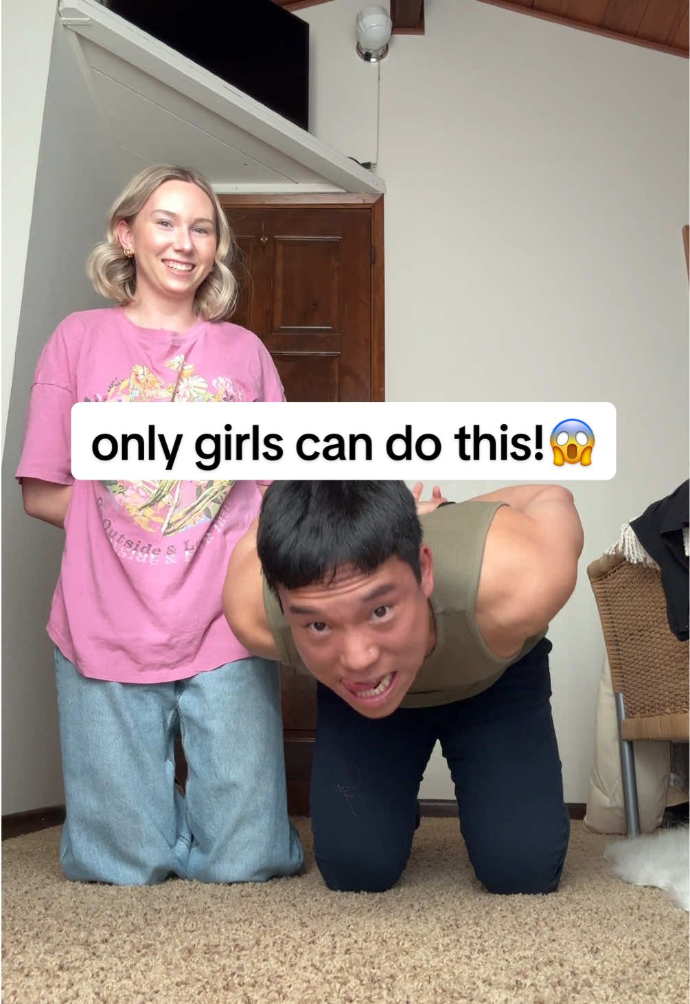 only girls can do this!🤯 #couple #Relationship #humor #funny #husbandwife 