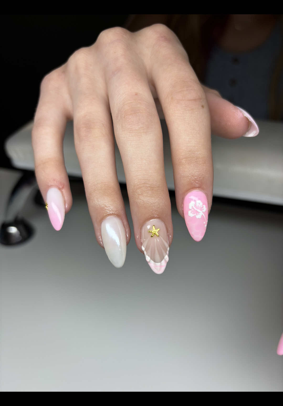 new nails who dis💅🏻😮#nailsoftiktok #nailtech #nailinspo #fyp #nailfyp #fypシ 