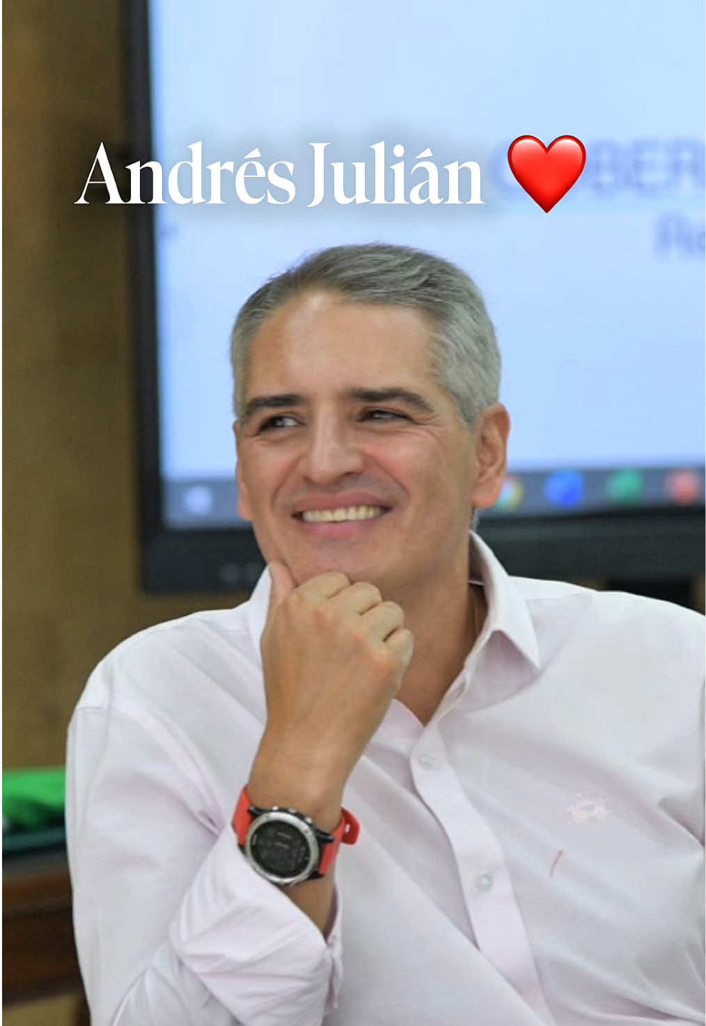 Dicen que las buenas historias merecen ser contadas como se debe… y esta, con el trend del #narrador quedó perfecta ¡@Andrés Julián Rendón eres el mejor! 💚  #narradortiktok #narrator #tendencia #trend #gobernador #politica #antioquia 
