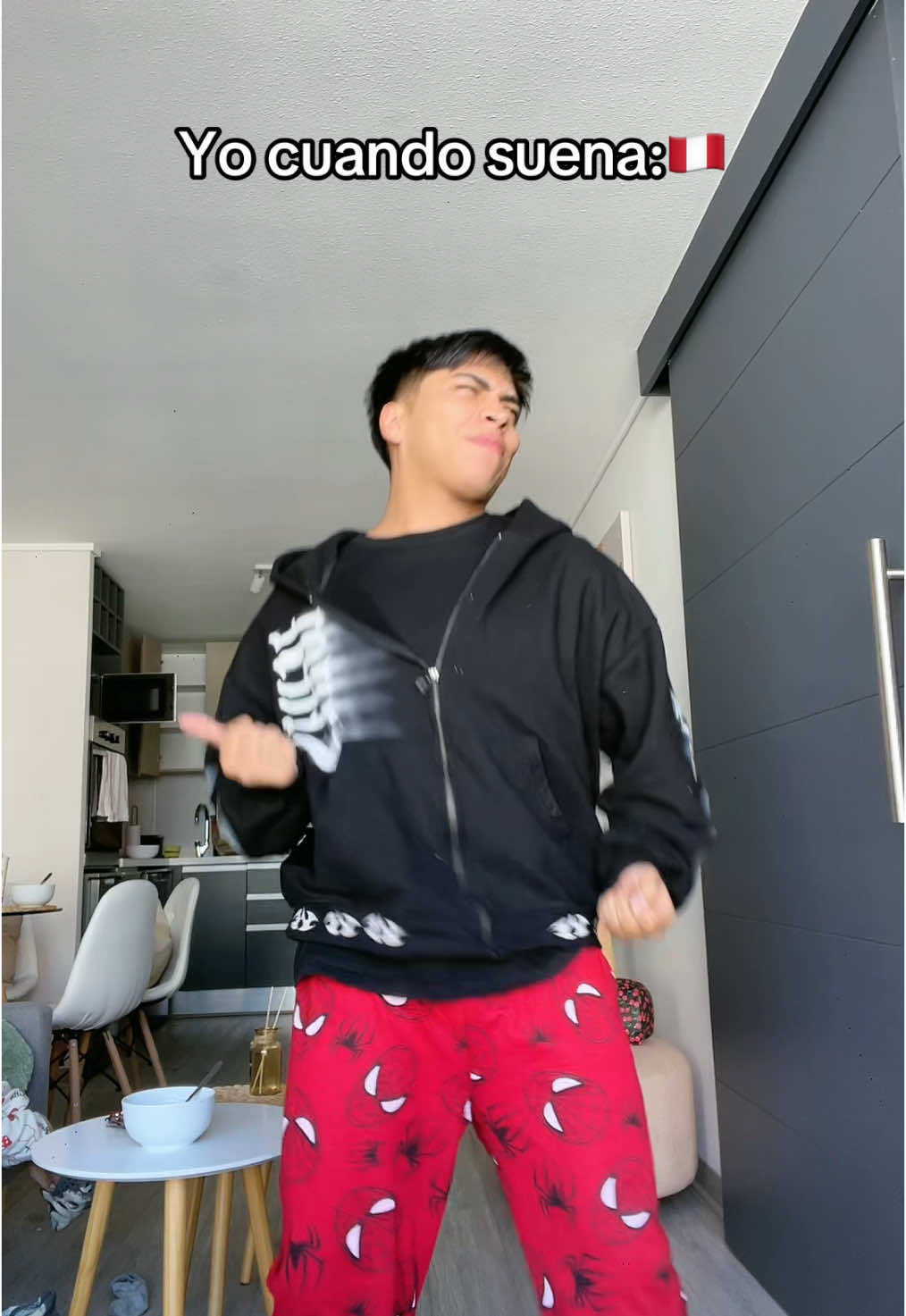 Haciendo los bailecitos de mi rico Peru en chile 🇨🇱❤️ || 👃🏼: @Dr. Juan José Rospigliosi Ig: Elblogdecarlosv todo en mis historias 😨😳 #parati #fyp #carlosvasquez #peru #chile #xybca #trendingvideo #fouryou #Viral 