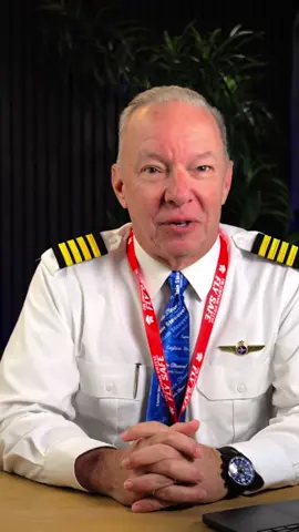 Engine fire forces southwest flight 3006 back to Houston #southwest3006 #emergencylanding #enginefailure 