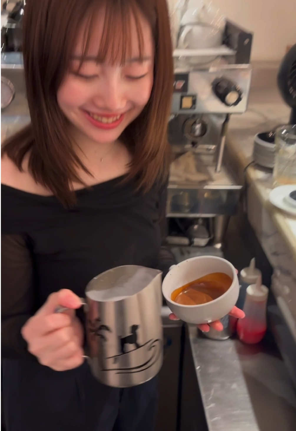 ゴールデンウィークたのしかったな #ラテアート #ラテアート動画 #ラテアート練習中 #fyp #カフェ巡り #おすすめ #latteart #カフェ #バリスタ 