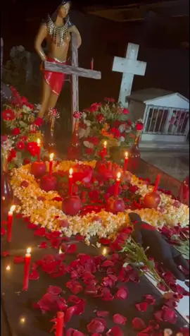 Você sabia que Maria Padilha atua com força nos trabalhos de amarração amorosa feitos no cemitério? Muitas pessoas recorrem a essa poderosa Pombagira para trazer de volta um amor perdido ou dominar de vez aquele coração difícil. A amarração amorosa no cemitério é um ritual antigo, cheio de mistérios e resultados surpreendentes — mas nem todos estão preparados para o poder que Maria Padilha carrega! Se você sente que nada dá certo no amor, talvez seja hora de buscar ajuda espiritual. Curioso(a)? Quer saber como funciona? Assiste até o final e comenta: você acredita no poder da amarração? #amarraçãoamorosa #mariapadilha #pombagira #ritualnocemitério #espiritualidade #amor #trabalhospoderosos