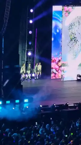 hwa keren banget 😭🔥🍀 #thechase #CARMEN #카르멘  #JIWOO #YUHA #STELLA #JUUN #A_NA #IAN #YE_ON #hearts2hearts #하츠투하츠 #H2H #carmensoovv #smtown_live #smtown #smtownmexicocity #mexico🇲🇽 