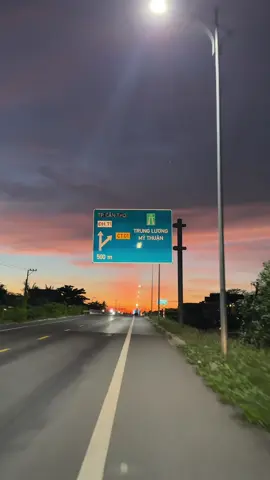 Vẻ đẹp của bầu trời trước cơn giông bão..🌝🌅 #xhhhhhhhhhhhhhhhhhhhhhhh #tiktokviral #xuhuong 
