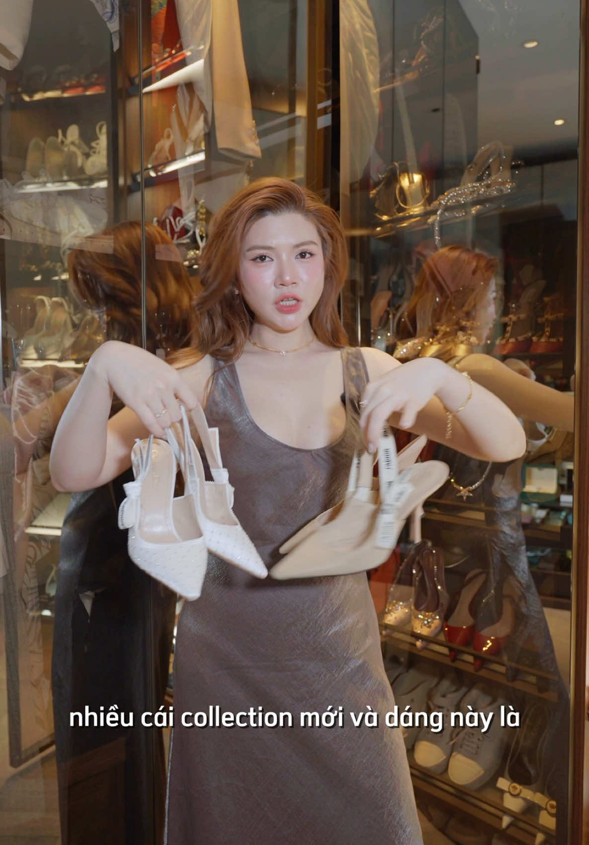 Shynh là một big fan của Dior luôn đó mọi người. Yêu Dior lắm, 2/3 tủ giày của Shynh là của Dior đó. Có bà nào cũng mê giống tui hôngggg #shynh #shynhgroup #vishynhlaxinhdep #myshynhmyshinemysuccess #fyp #foryou #viral #doanhnhan #dior #fashion #fashiontiktok #thoitrang 