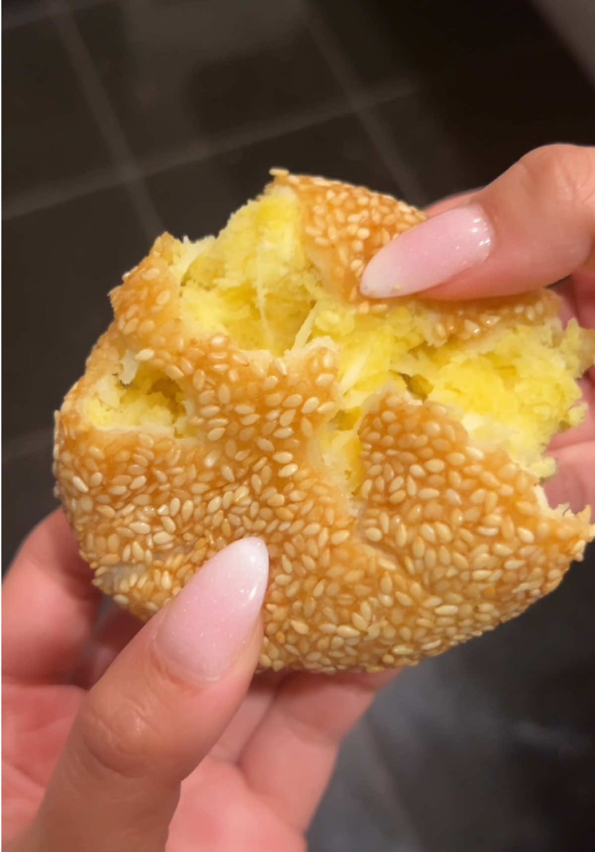 iykyk, they are so good 🙂‍↔️ #sesame #sesameball #bakery #vietnamese  #chinese #snack #dessert 