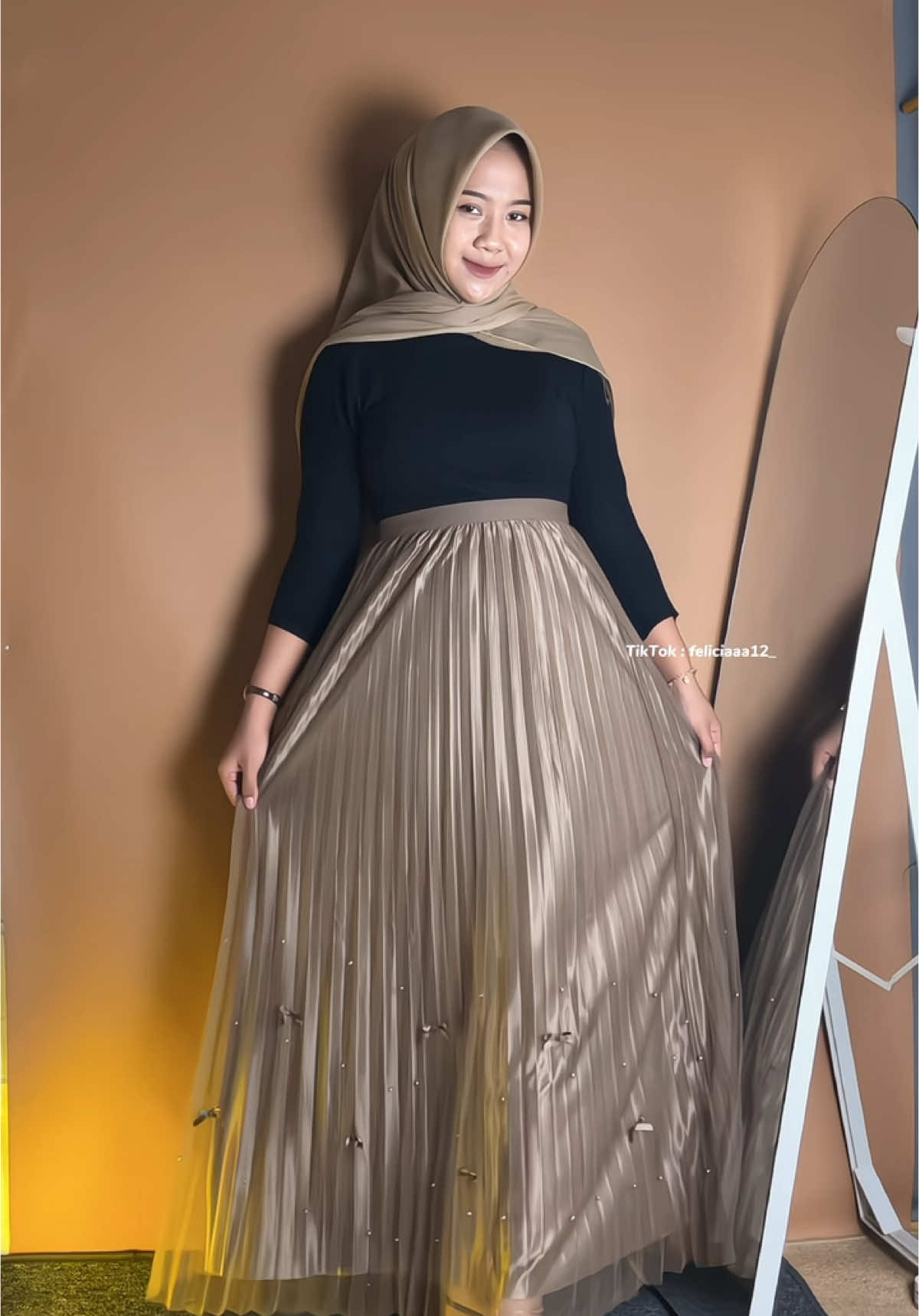 Rekomendasi rok tutu pita , bisa di pakai bolak balik😍🤎