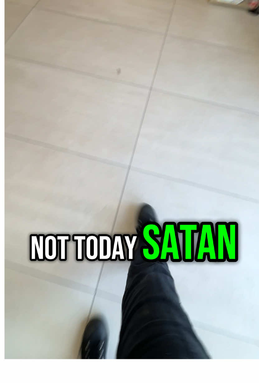 Not today satan!  Started my day conquering 1 of my biggest fears… originally sent this video to my bf & he found it hilarious #toomanylegs #centipedeencounter #facingmyfears #nottodaysatan 