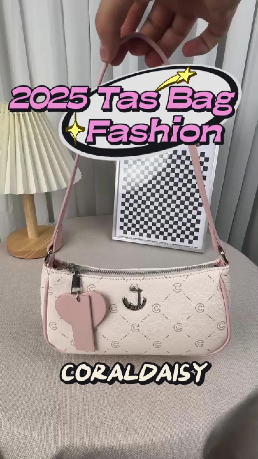 soo in love sama tas inii warna nya soft pink gemes bgtt pokoknya ☁️🌸#tas #taswanita #coraldaisy#Tas Selempang#Shoulder Bag#Anggun