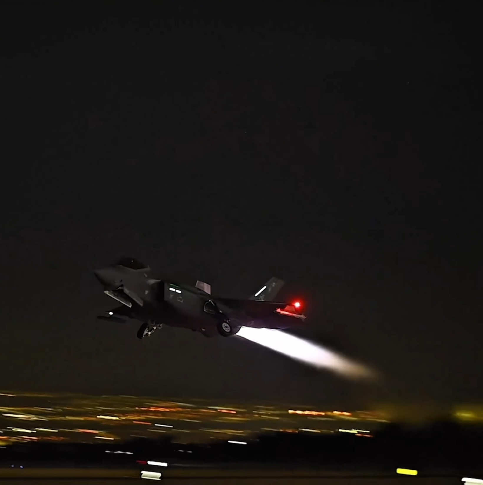 Watch in full screen || one of my favorite edits I’ve made #redflag #nellisafb #nightlaunch #aviation #fyp #afterburners #jetsatnight #f35 #f15 #f16 #aggressor #64thaggressorsquadron #area51 #neveda #nttr #nightops #exercise #military #navy #airforce