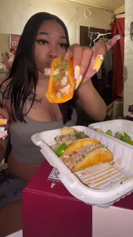 Food is really my comfort 😭‼️  #fyp #fypviral #foody #birriataco #tacos #emilialondon 